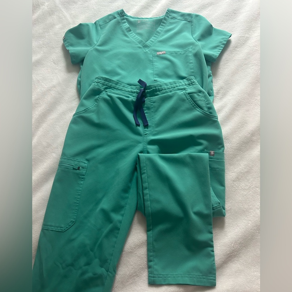 Figs Surgical Green Scrub Set